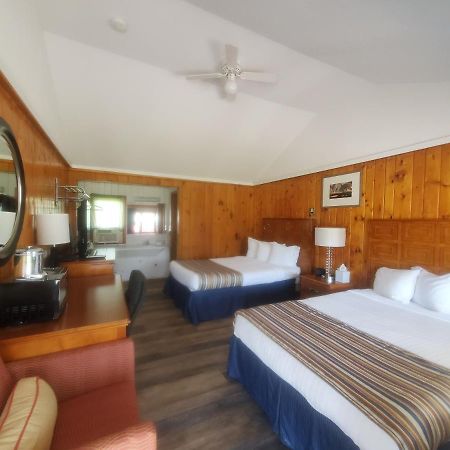 Bayview Lakefront Inn Saint Ignace Eksteriør billede